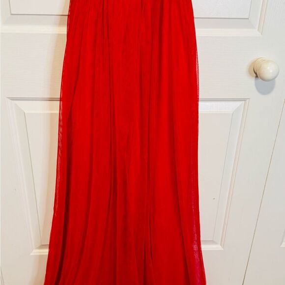 Elegant Red Backless Lace Dress - Picture 6 of 11